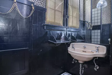 Bath - 660 Mckinley St, Gary, IN 46404 photo 1 of 2
