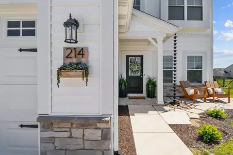 214 Sweetbay St, Valparaiso, IN 46385