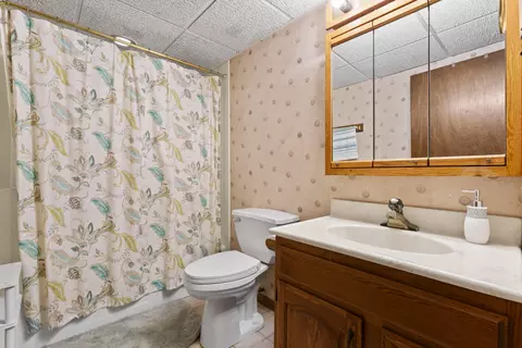 Bath - 430 N Wright St, Griffith, IN 46319 photo 2 of 2