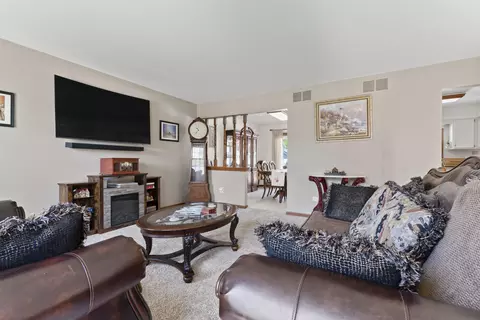 Living - 430 N Wright St, Griffith, IN 46319 photo 2 of 3
