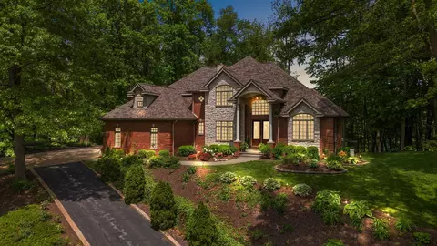 291 Hunt Club Dr, Valparaiso, IN 46385