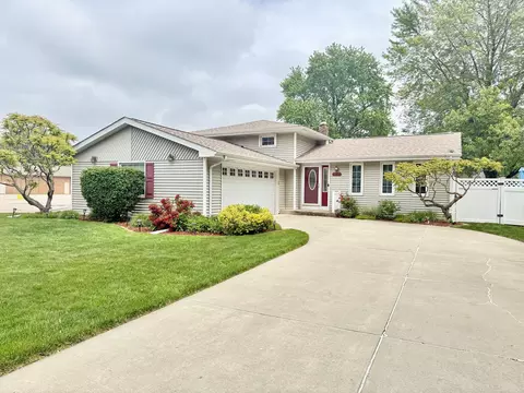 9125 Southmoor Ave, Highland, IN 46322