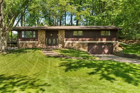 213 Scarborough Ct, Valparaiso, IN 46385
