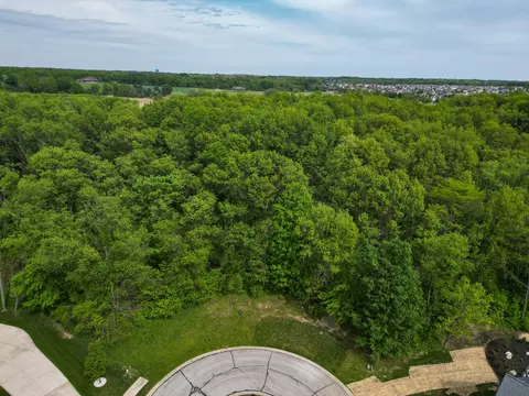 3351 Trentino Ct, Valparaiso, IN 46385