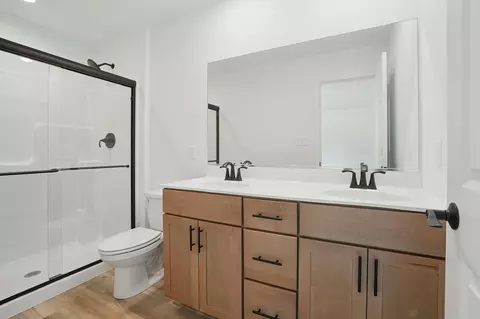 Bath - 6486 E 104th Ave, Crown Point, IN 46307 photo 2 of 3