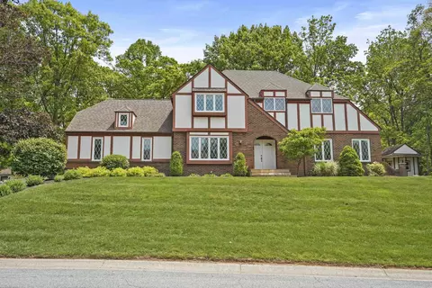 635 Deer Meadow Trl, Valparaiso, IN 46385
