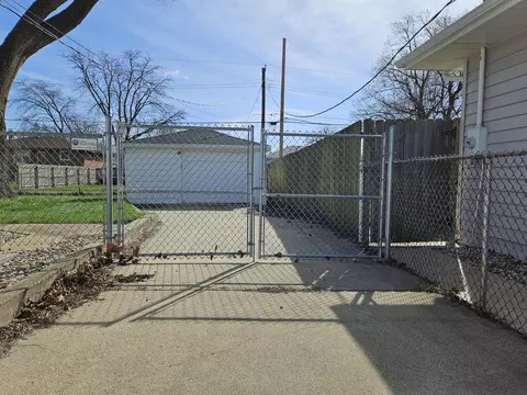 Exterior - 813 N Broad St, Griffith, IN 46319 photo 2 of 6