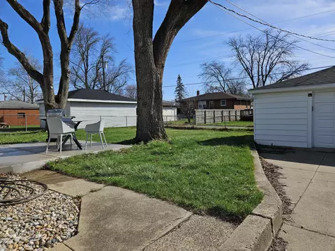 Exterior - 813 N Broad St, Griffith, IN 46319 photo 3 of 6