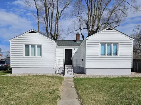 Exterior - 813 N Broad St, Griffith, IN 46319 photo 1 of 6