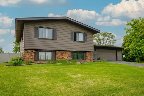 548 Robyn Rd #B, Valparaiso, IN 46385