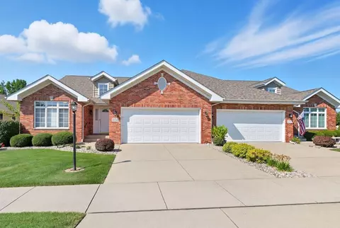 10746 Knickerbocker Ct, Saint John, IN 46373 photo 1