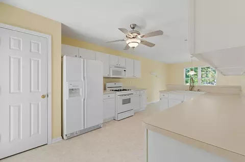10746 Knickerbocker Ct, Saint John, IN 46373 photo 8