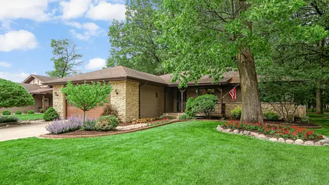 Exterior - 612 N Rueth Dr, Griffith, IN 46319 photo 2 of 6