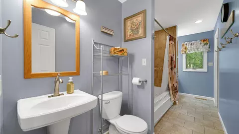 Bath - 612 N Rueth Dr, Griffith, IN 46319 photo 1 of 3