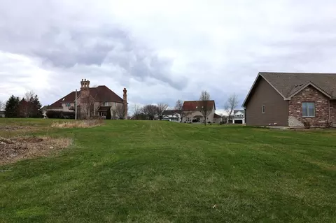 76 Bergamo Ln, Crown Point, IN 46307