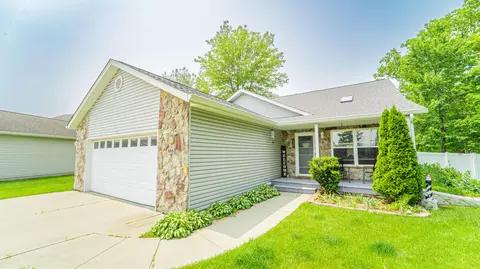 685 Coventry Ct, Valparaiso, IN 46385