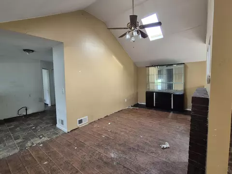 286 Gerry St, Gary, IN 46406 photo 4