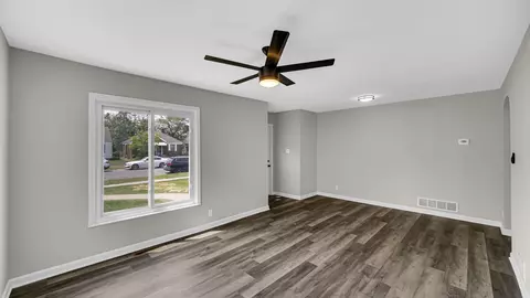 235 W Taft St, Gary, IN 46404 photo 5
