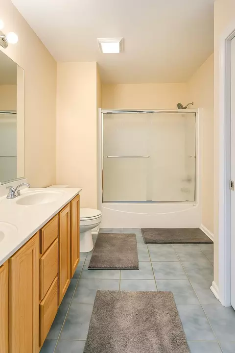 Bath - 1837 Windfield Dr, Munster, IN 46321 photo 1 of 2