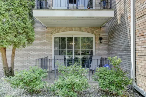 Exterior - 2740 Georgetowne Dr #B1, Highland, IN 46322 photo 2 of 7
