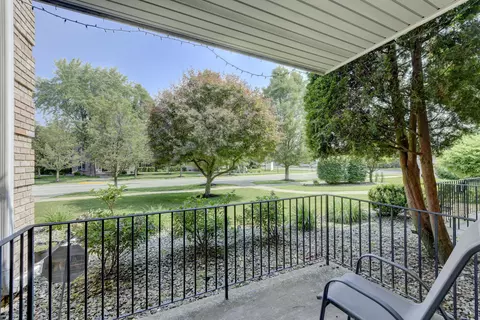 Exterior - 2740 Georgetowne Dr #B1, Highland, IN 46322 photo 3 of 7