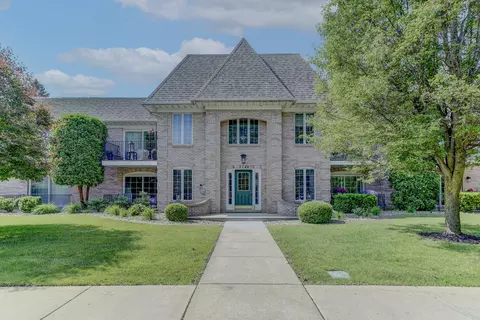 Exterior - 2740 Georgetowne Dr #B1, Highland, IN 46322 photo 1 of 7