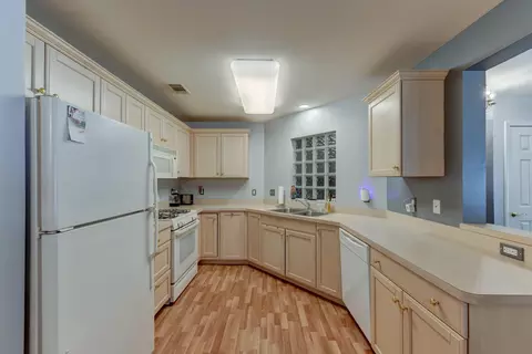 Kitchen - 2740 Georgetowne Dr #B1, Highland, IN 46322 photo 1 of 1