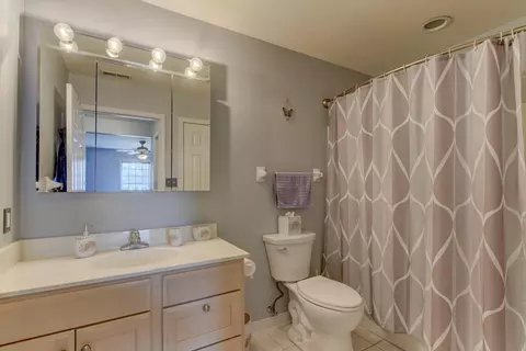 Bath - 2740 Georgetowne Dr #B1, Highland, IN 46322 photo 2 of 2