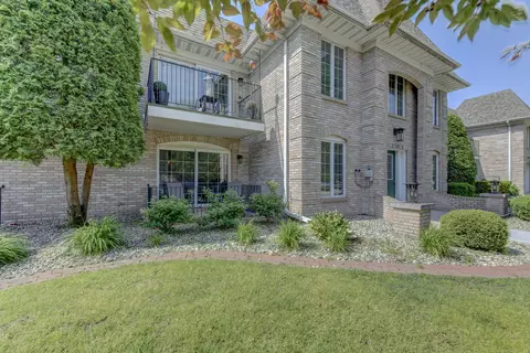 Exterior - 2740 Georgetowne Dr #B1, Highland, IN 46322 photo 7 of 7