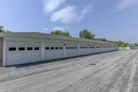 Exterior - 2740 Georgetowne Dr #B1, Highland, IN 46322 photo 5 of 7