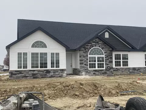 5436 Fountain Cir, Crown Point, IN 46307