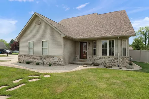 331 Pepper Creek Dr, Valparaiso, IN 46385