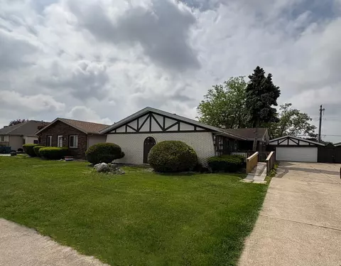 2628 44th St, Highland, IN 46322