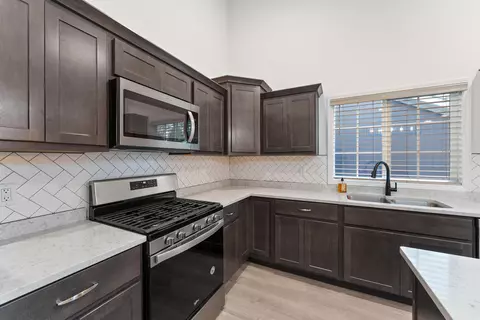 Kitchen - 520 Emerald Dr, Chesterton, IN 46304 photo 2 of 2