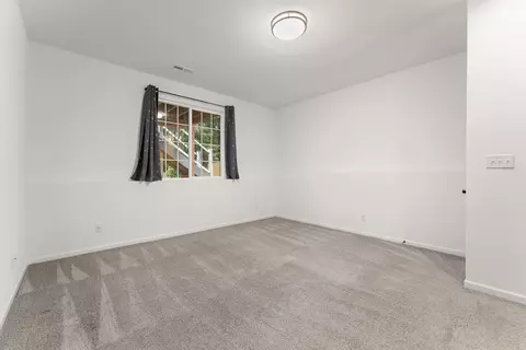 Bedroom - 520 Emerald Dr, Chesterton, IN 46304 photo 4 of 5