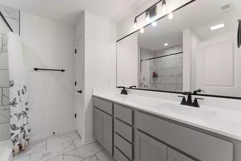 Bath - 520 Emerald Dr, Chesterton, IN 46304 photo 1 of 2