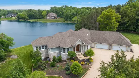 77 Liberty Lakes Dr, Valparaiso, IN 46385