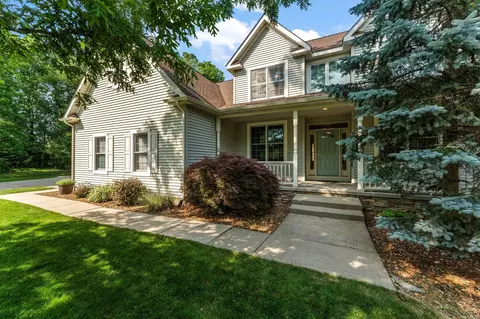 1507 Woodbine Dr, Valparaiso, IN 46383
