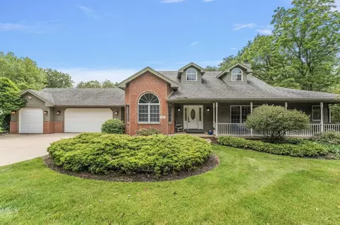 556 Shatz Dr, Valparaiso, IN 46385