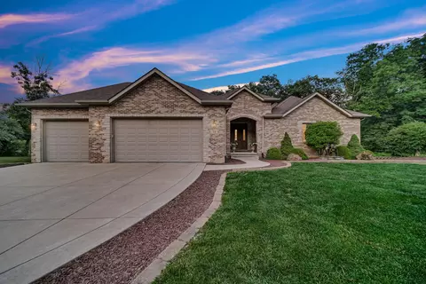 71 Liberty Lakes Dr, Valparaiso, IN 46385