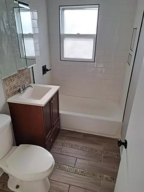 Bath - 667 Dekalb St, Gary, IN 46403 photo 2 of 4