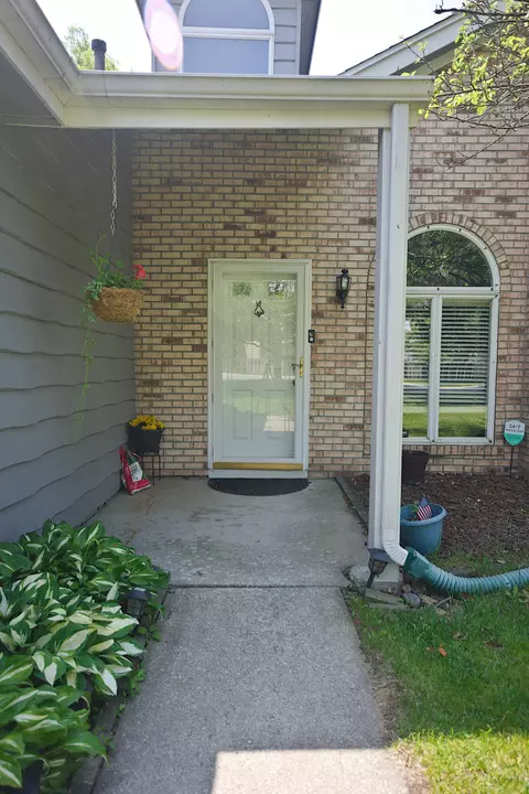1831 Springvale Dr, Crown Point, IN 46307 photo 2