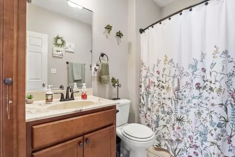 Bath - 548 Aster Ln, Griffith, IN 46319 photo 2 of 2