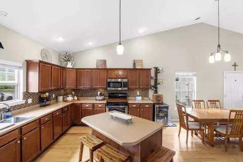Kitchen - 548 Aster Ln, Griffith, IN 46319 photo 2 of 2
