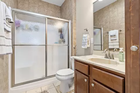 Bath - 548 Aster Ln, Griffith, IN 46319 photo 1 of 2