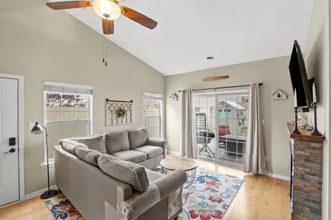 Living - 548 Aster Ln, Griffith, IN 46319 photo 1 of 2