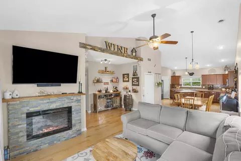 Living - 548 Aster Ln, Griffith, IN 46319 photo 2 of 2
