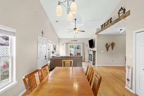 Dining - 548 Aster Ln, Griffith, IN 46319 photo 1 of 1