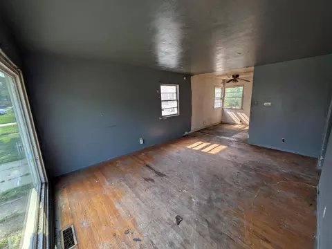 Living - 4132 E 11th Pl, Gary, IN 46403 photo 3 of 4