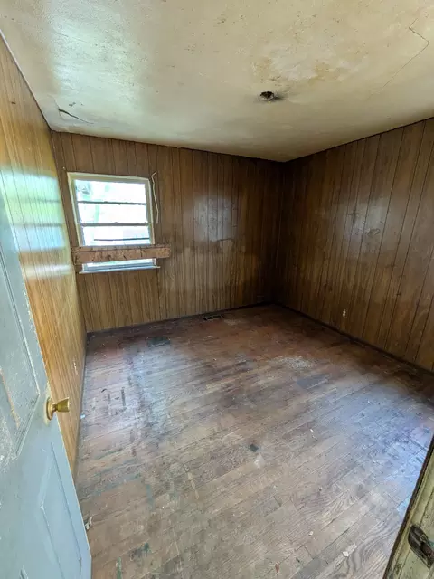 Bedroom - 4132 E 11th Pl, Gary, IN 46403 photo 6 of 7